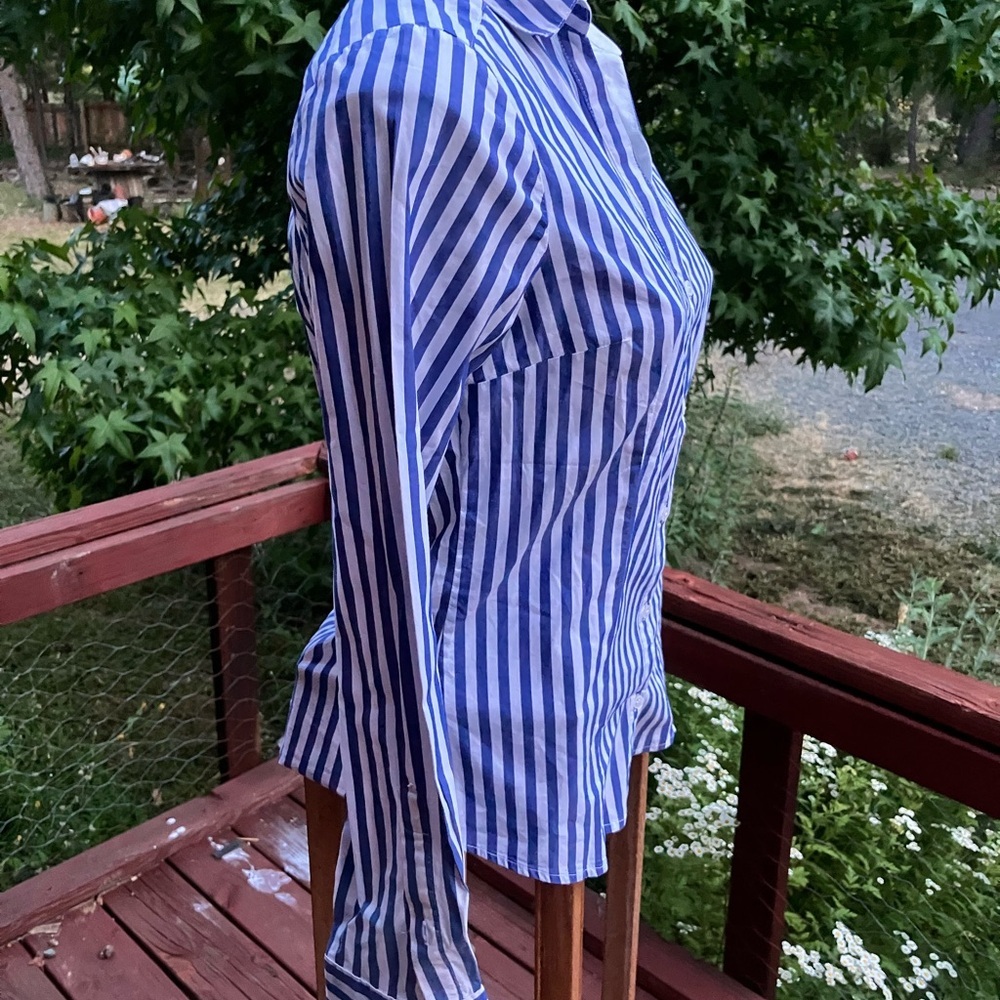 H & M Blue and White Striped Button-Up Shirt a classic size 10 cotton blend - Picture 5 of 8